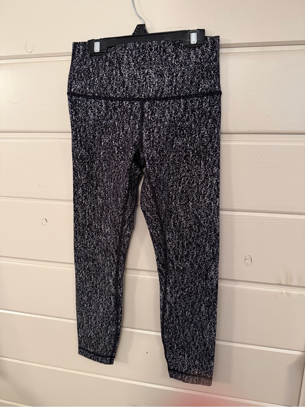 Lululemon size 6   Leggings.  23”